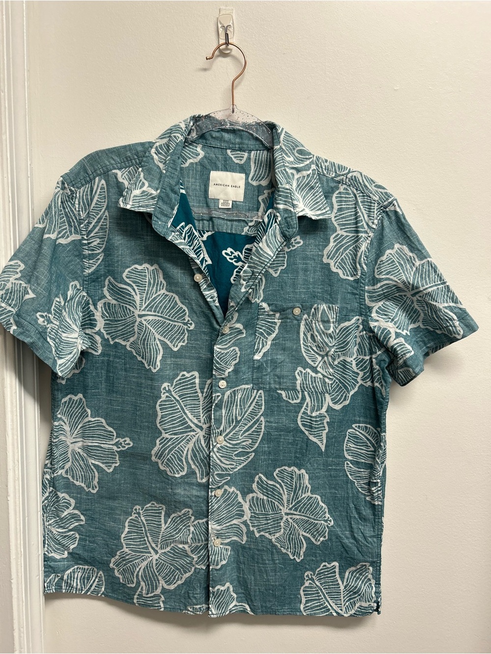 American Eagle Outfitters Teal Floral Short-Sleeve Button-Down Shirt